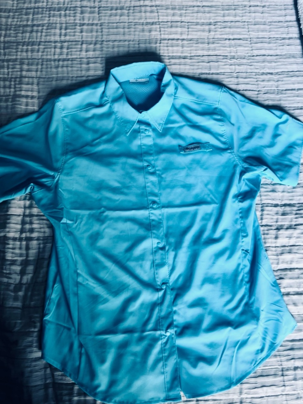 Columbia Women’s Aqua Blue Short-Sleeve Snap Closures Shirt Size LG